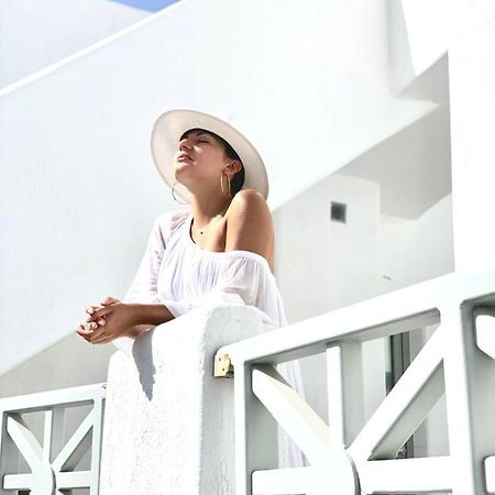Fira Memorable Hotel Екстериор снимка