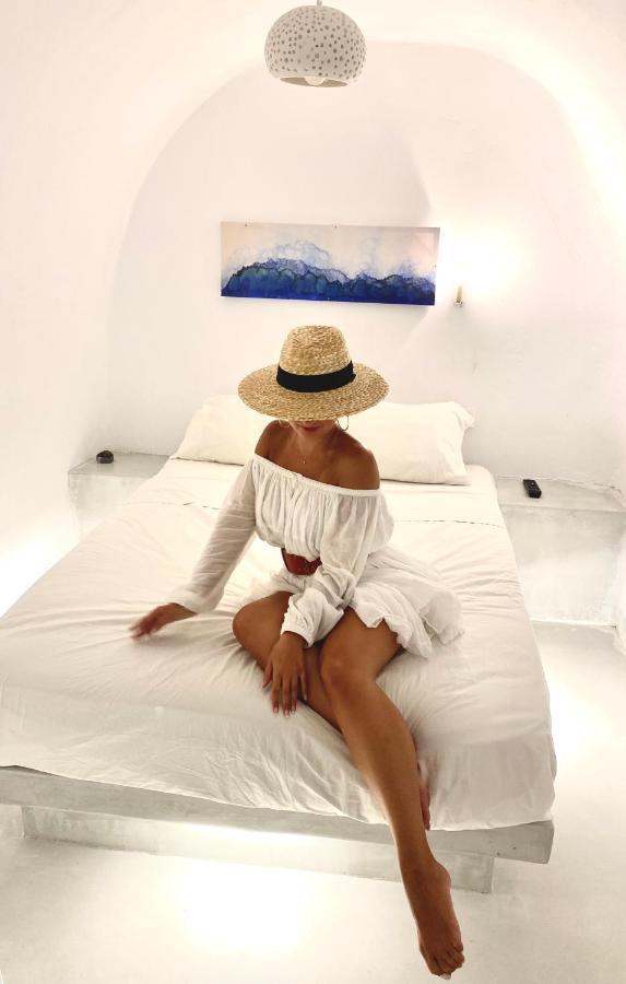 Fira Memorable Hotel Екстериор снимка